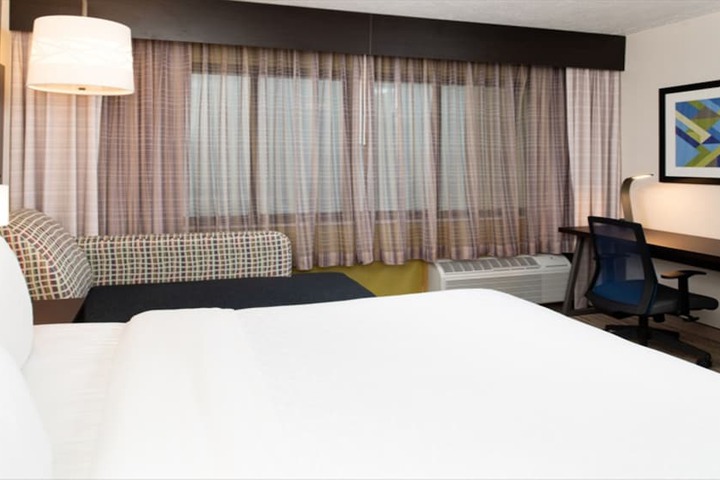 Room 28 of 59