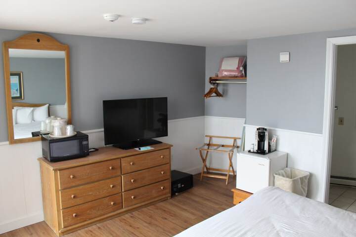 Room 65 of 142