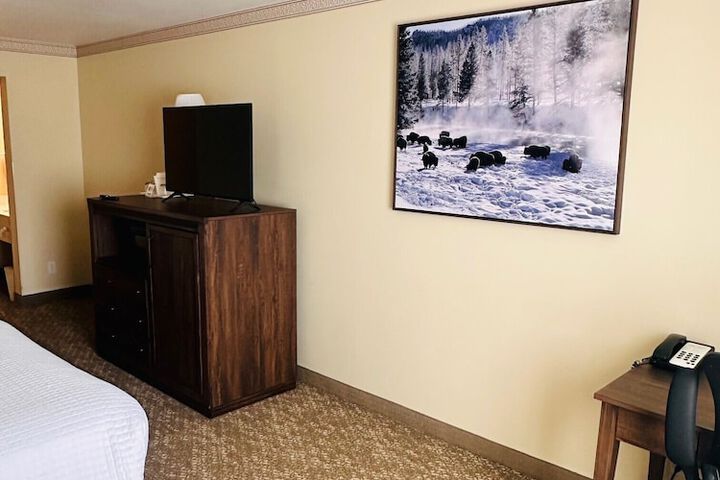 Yellowstone Lodge