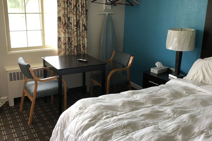 Room 42 of 60