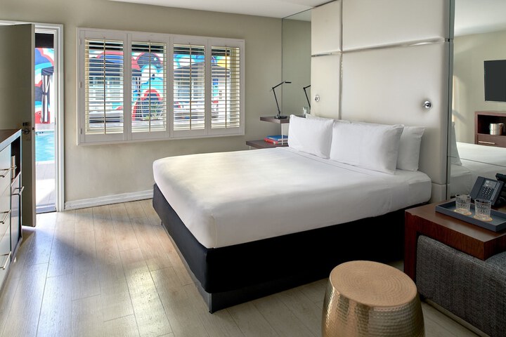 Room 44 of 73
