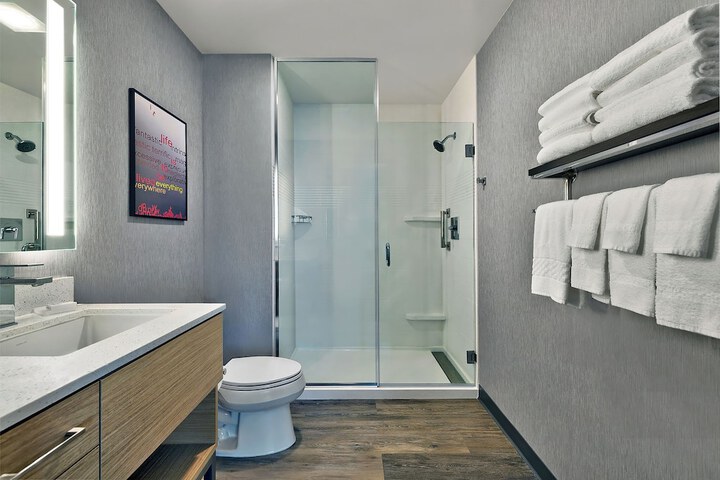 Room 14 of 24