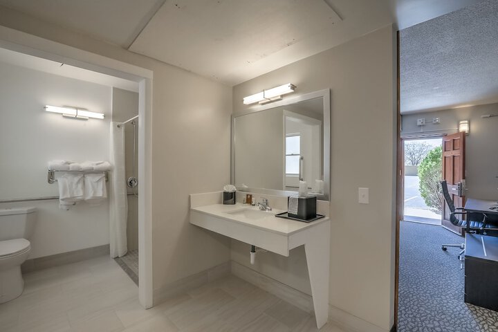 El Sendero Inn an Ascend Collection Hotel