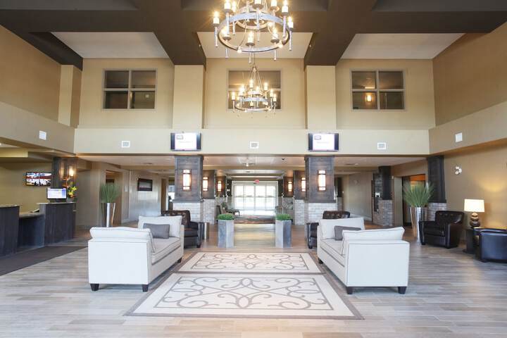 Pomeroy Inn & Suites at Olds