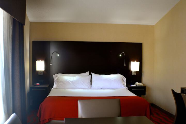 Room 73 of 99