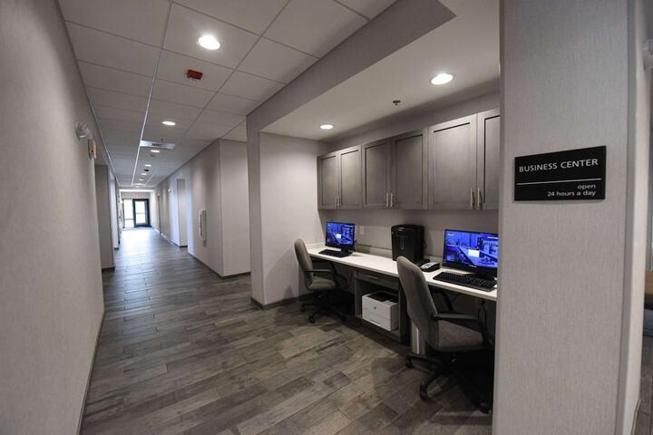 Business Center 68 of 68