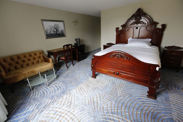 Room 26 of 40