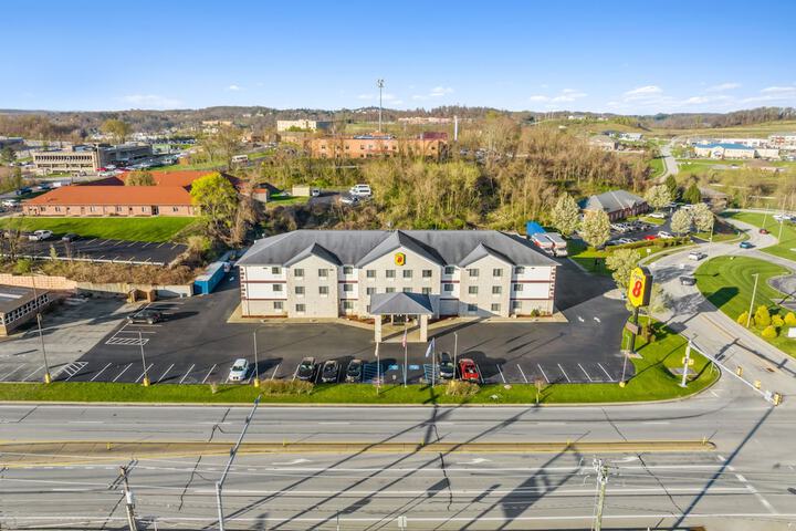 Super 8 by Wyndham Uniontown PA