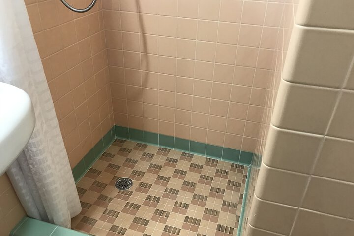Room 32 of 38