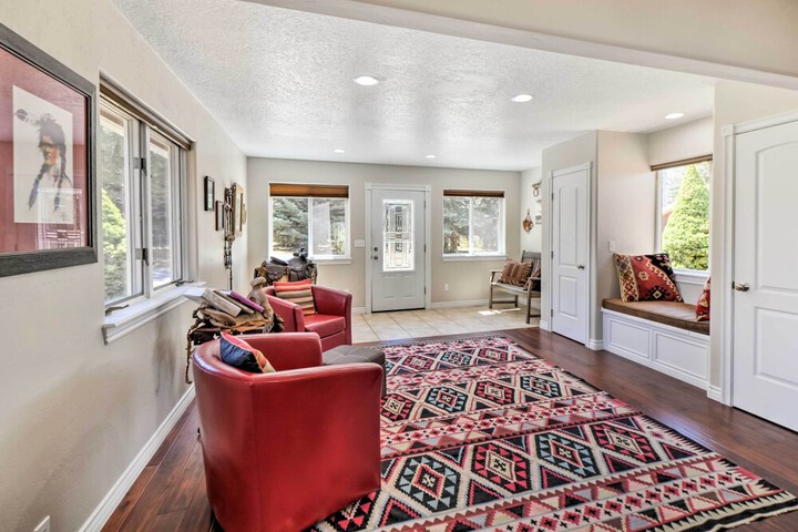Spacious Mancos Home w / Furnished Deck & Yard!