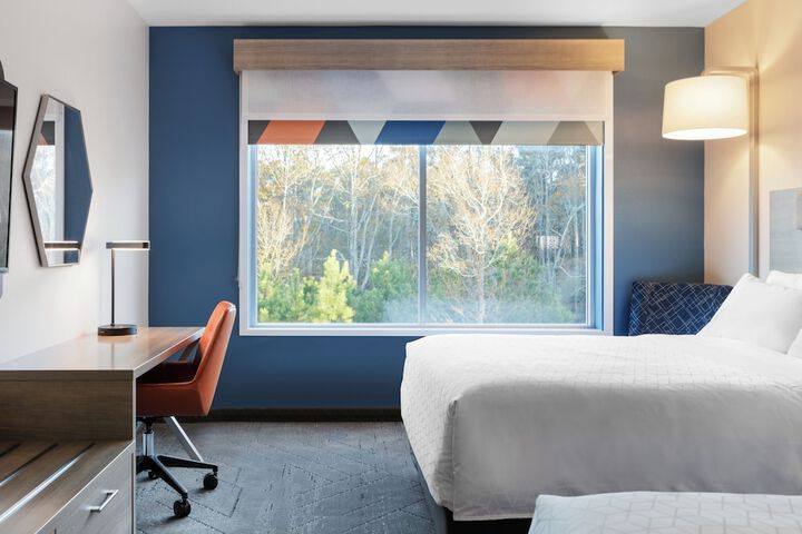 Holiday Inn Express & Suites Alexandria by IHG