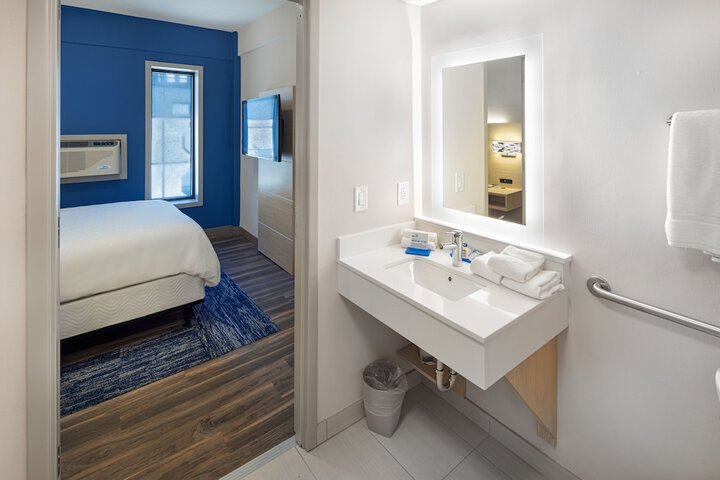Room 34 of 75