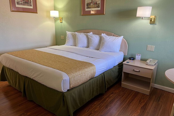 Room 32 of 36