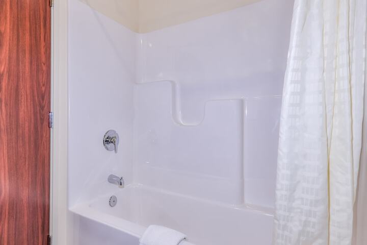 Cobblestone Hotel & Suites - Rhinelander