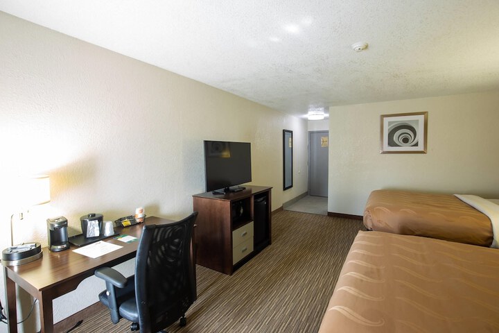 Quality Inn & Suites Portage Central