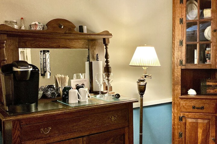 Coppersmith Inn B & B