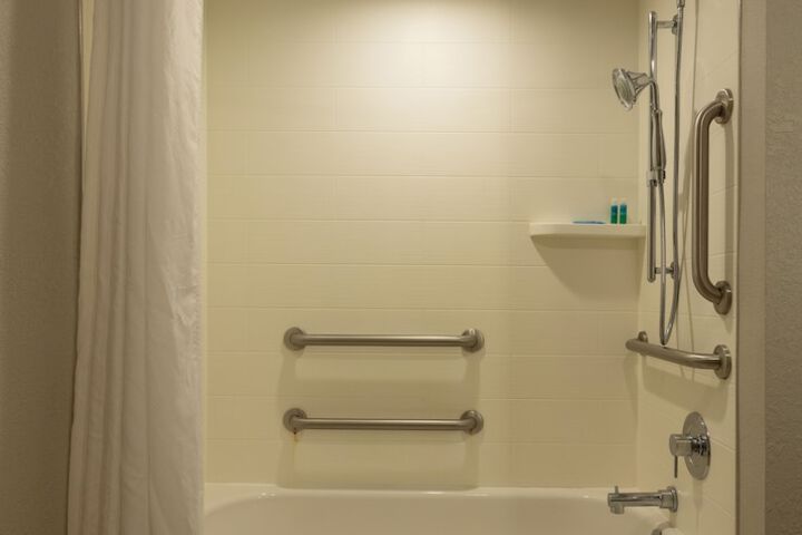 Room 32 of 52