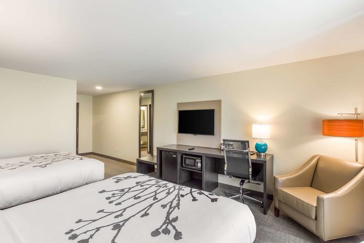 Room 6 of 35