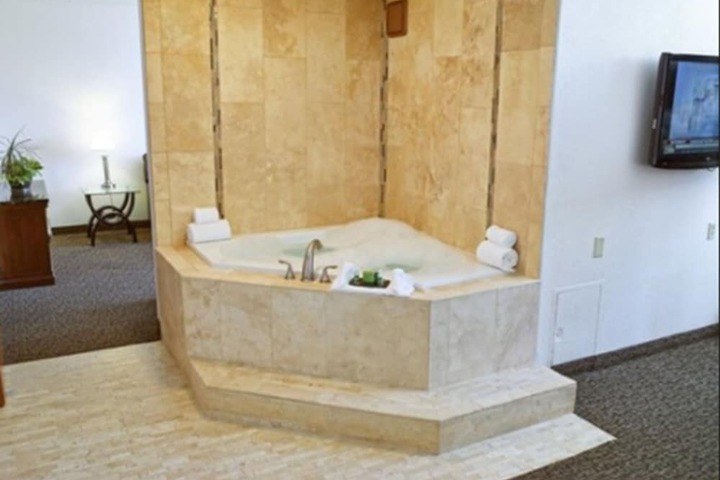 Hot Tub 45 of 48