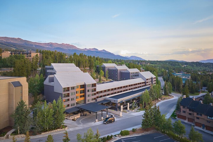 Hotel Alpenrock Breckenridge Curio Collection by Hilton