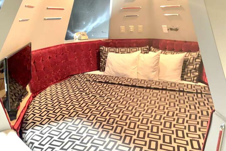 Room 24 of 334