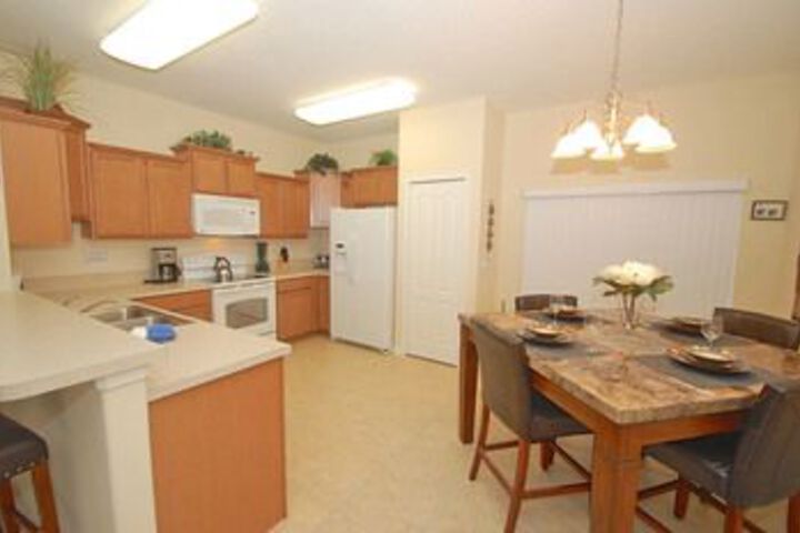226SW Scaton 3 Br Villa by RedAwning