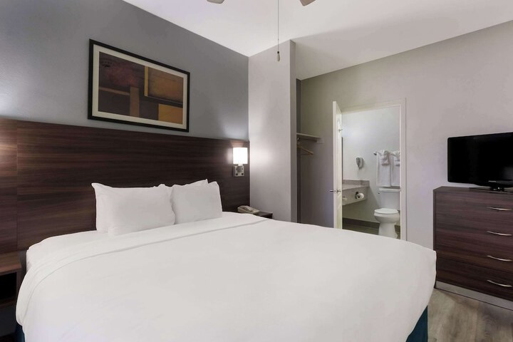 Room 25 of 43