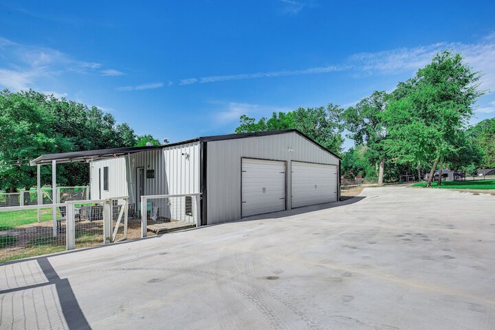 Dog-friendly Home w / Yard & Fire Pit in Midlothian