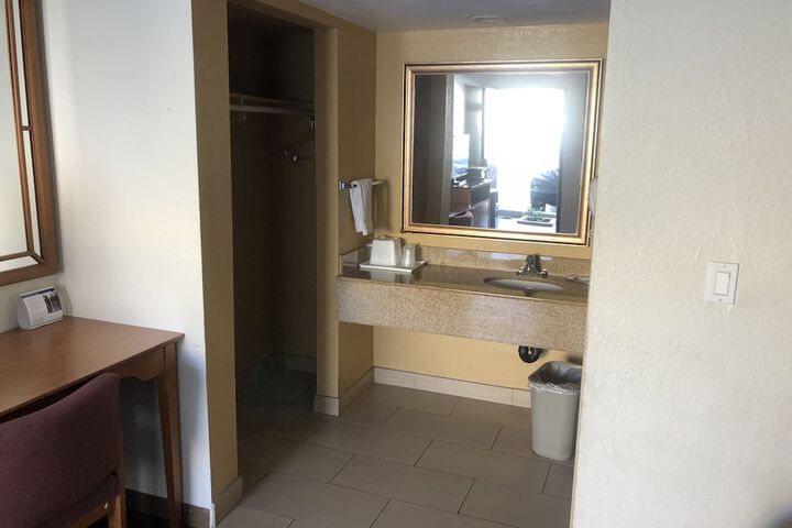 Room 6 of 21