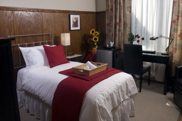 Room 17 of 37