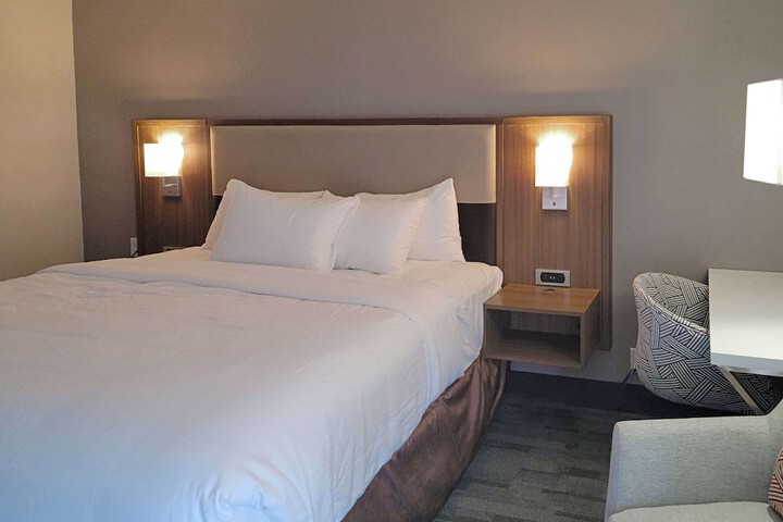 Room 32 of 108