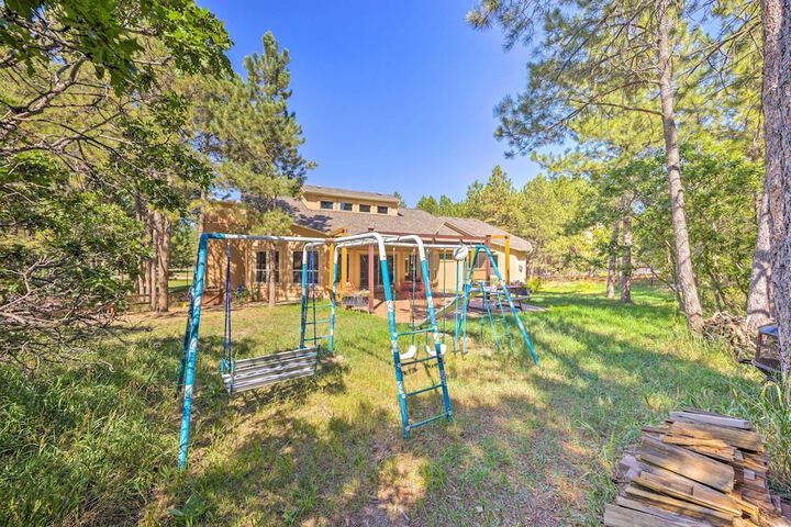 Serene Monument Sanctuary w / Patio & Fire Pit!