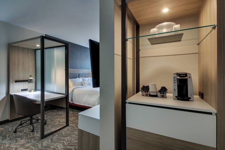 Room 14 of 27