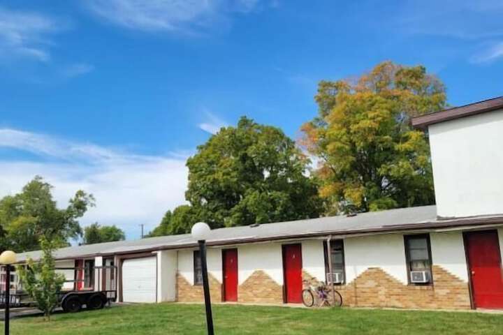 Daniels Motel