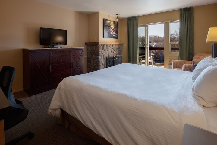 Riverside Inn