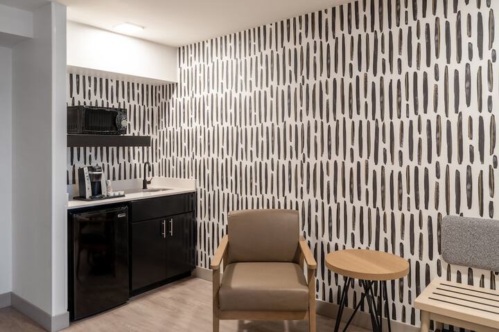 Room 46 of 84