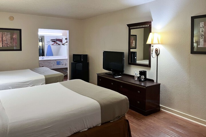 Room 17 of 18