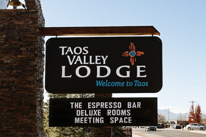 Taos Valley Lodge