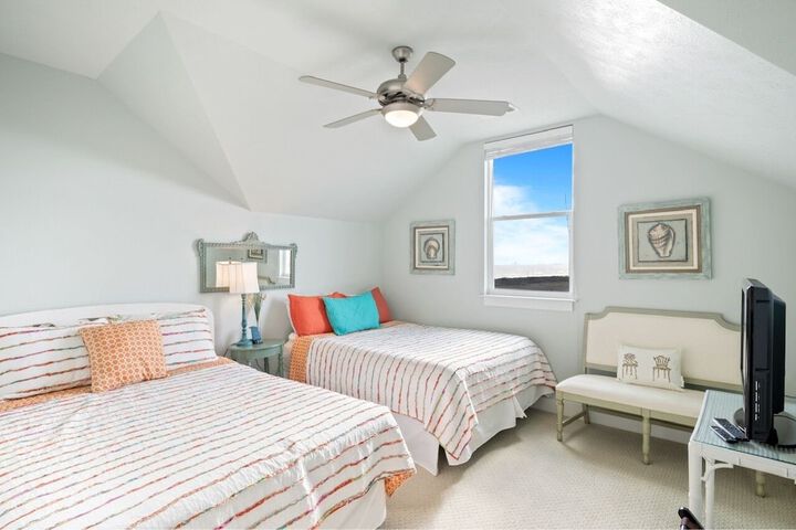 #justawavin 3 Bedroom Home by RedAwning