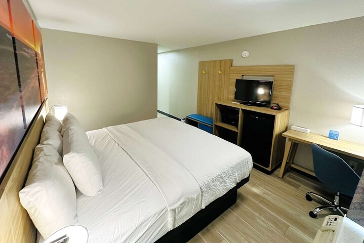 Room 15 of 24