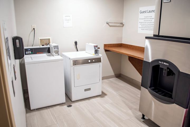 Holiday Inn Express and Suites Mason City by IHG