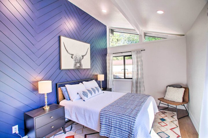 A Contemporary Dream: Lakefront Rathdrum Oasis!