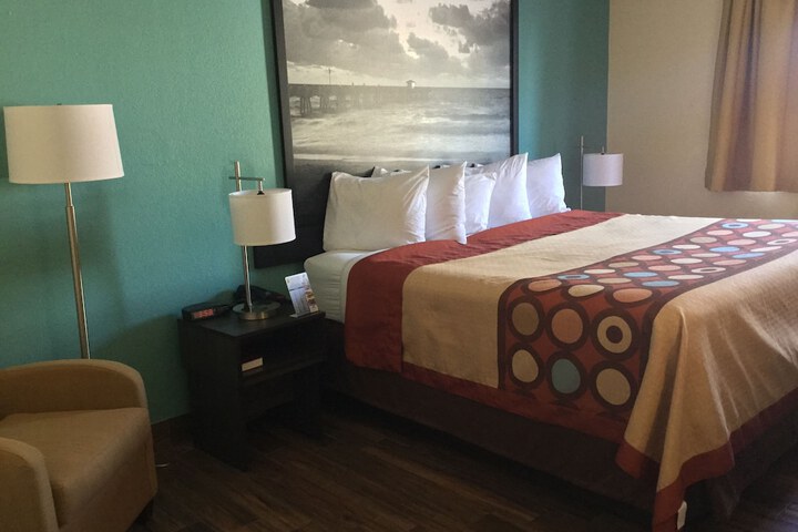 Room 27 of 32