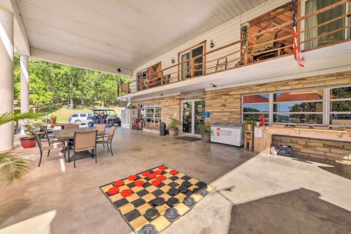 Rustic Dog-friendly Cabin w / Deck & Fire Pit!