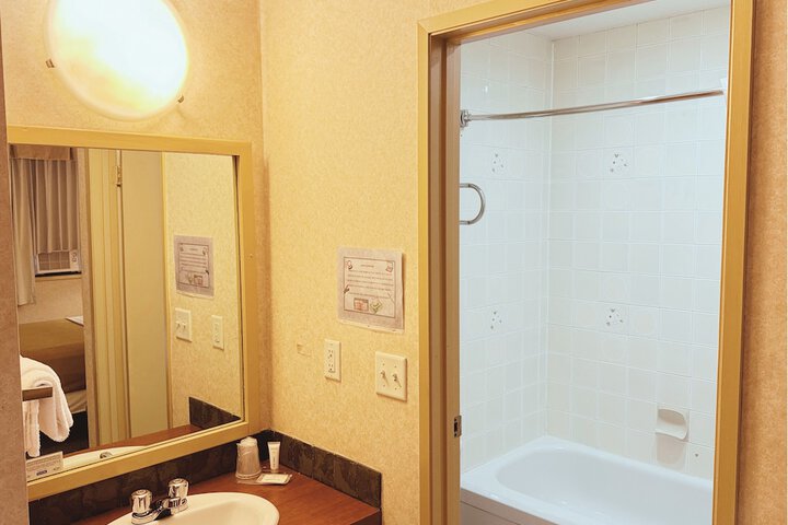 Langley Hwy Hotel