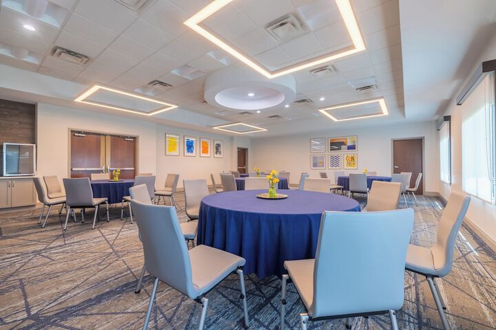 Ballroom/Hall 62 of 64