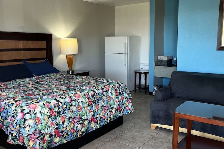 Room 11 of 34