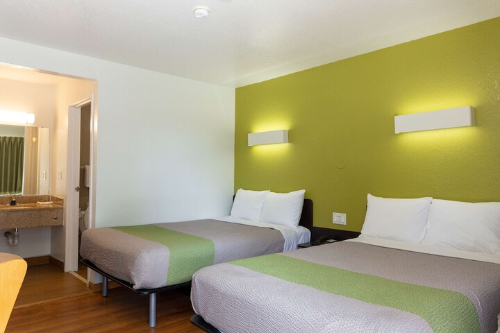 Room 32 of 34