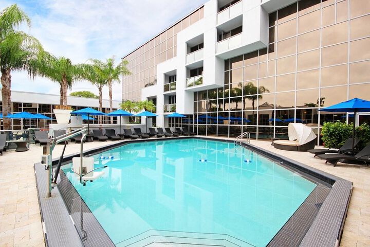 SAWGRASS GRAND HOTEL AND SUITES SPORTS C