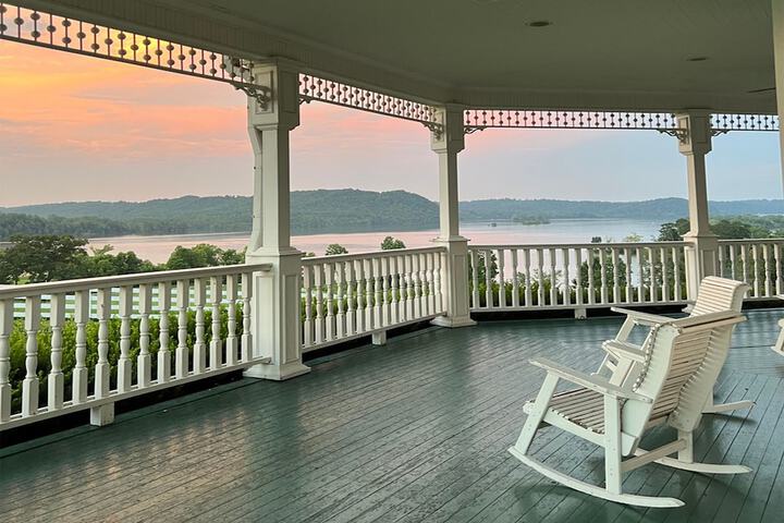 Whitestone Inn